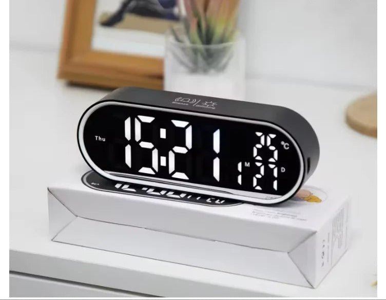 Digitális asztali LED óra, akkumulátoros, USB - vel, több funkció, kettő fajta forma - Leddy.hu